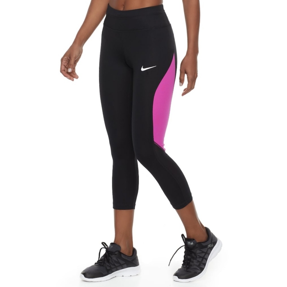 😍NWT Nike Tight Fit crop leggings